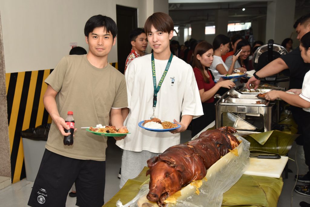 レチョンを前にした生徒たち