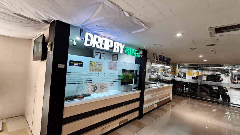 セブ島アヤラモールの両替所