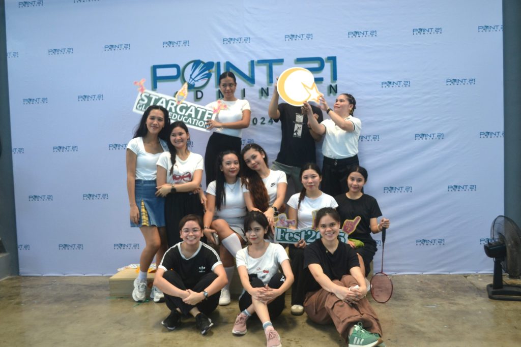 自作応援グッズをもっての皆で撮影