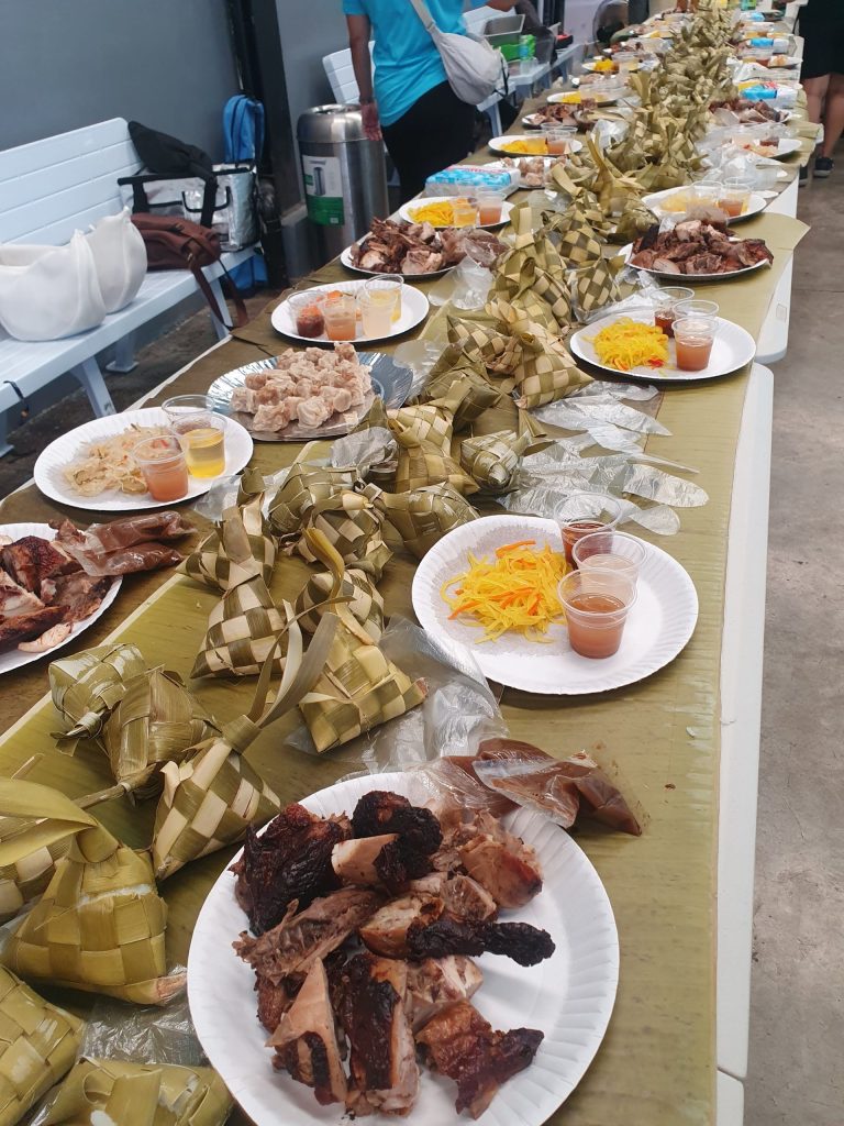 フィリピン料理のランチ