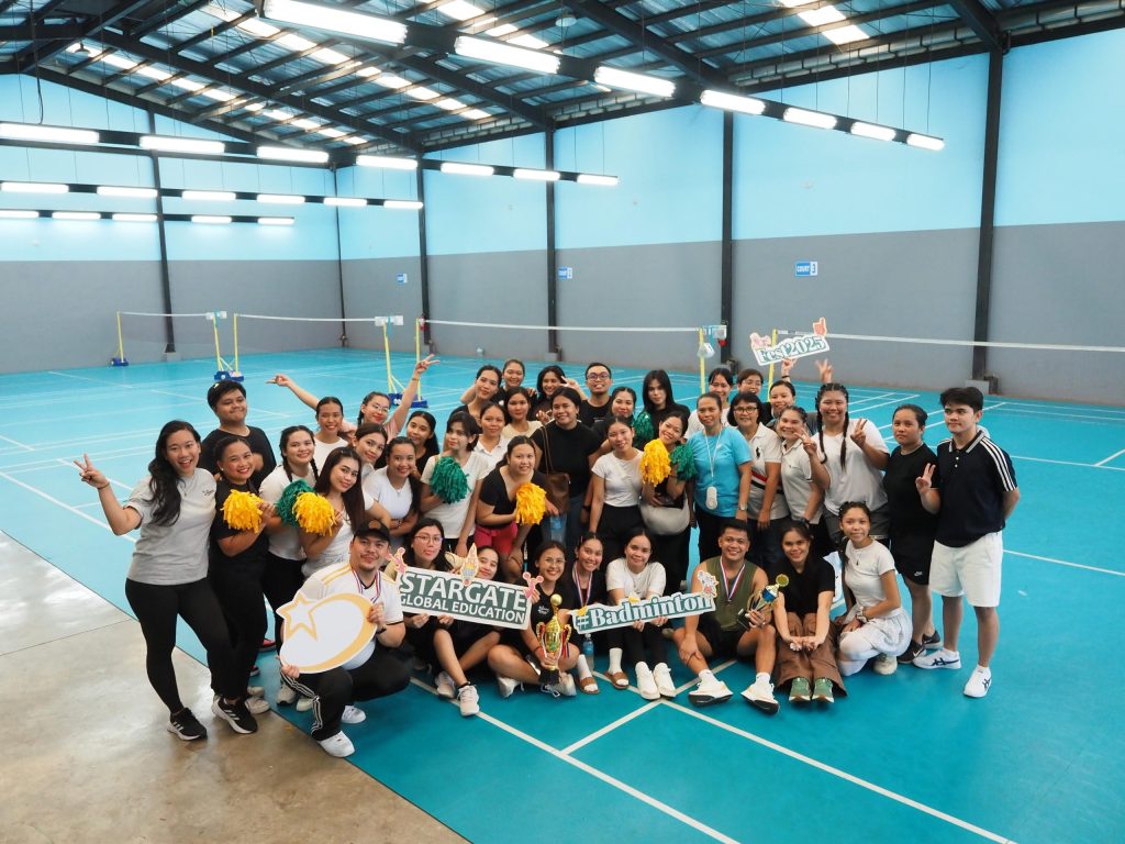 バドミントン大会の集合写真