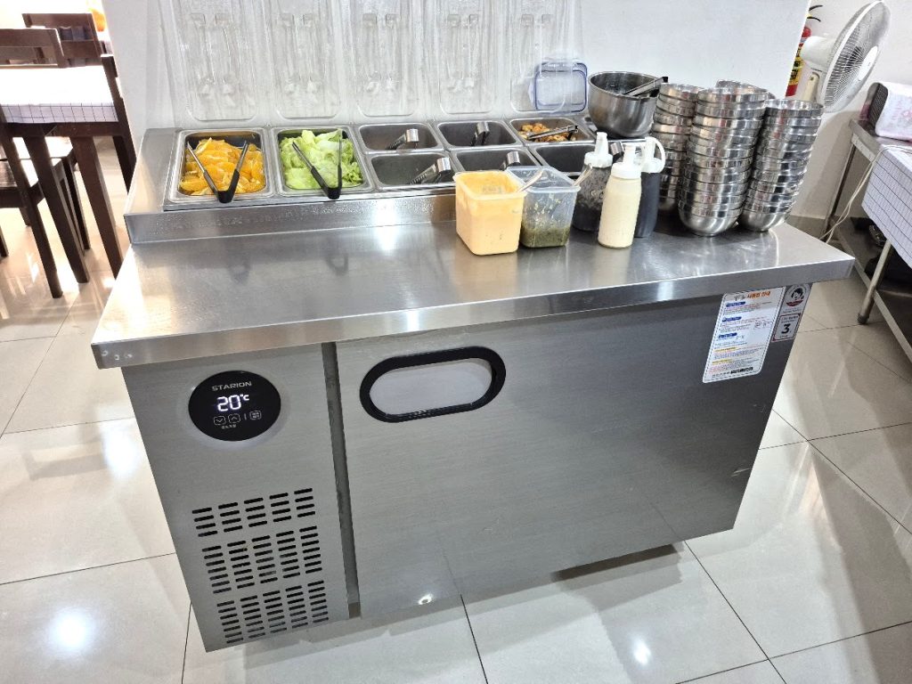 冷蔵サラダバーテーブル