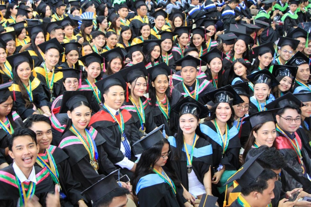 フィリピンの大学の卒業式